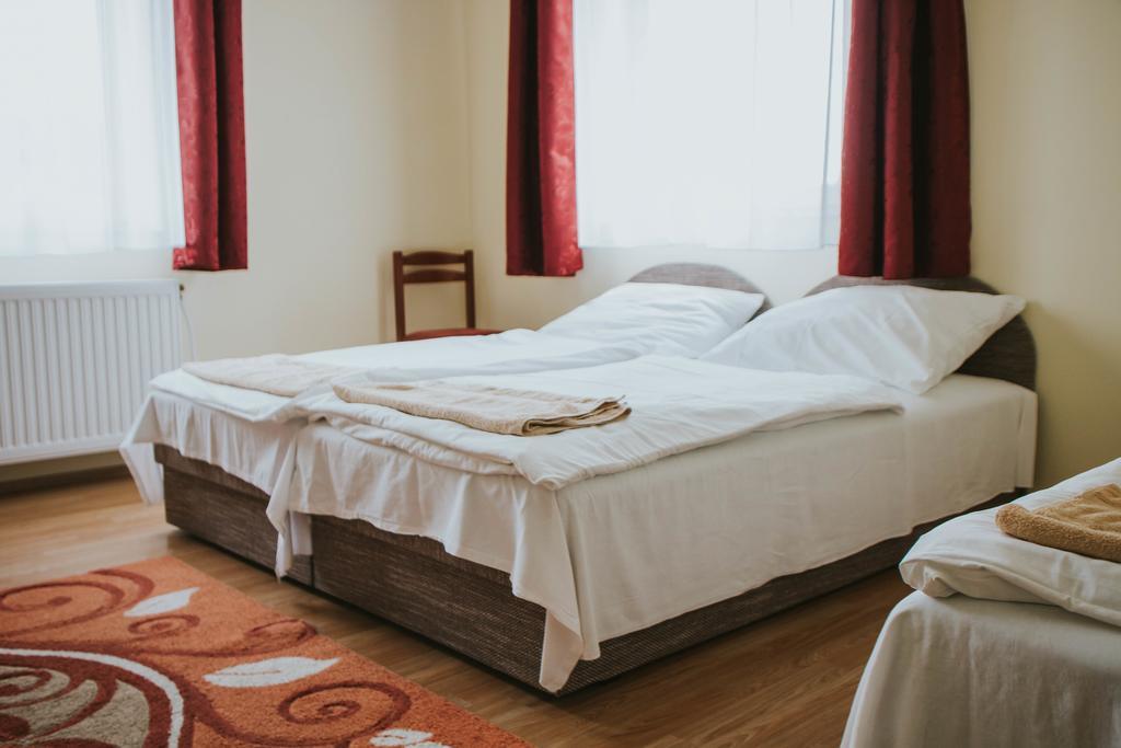 Szép Kert Vendégház Szekszárd Esterno foto